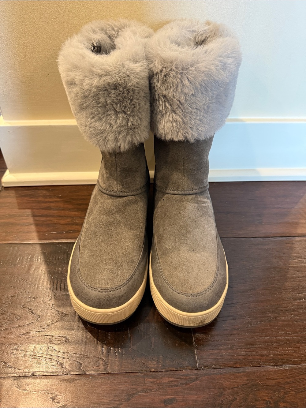 Worn once. Kookaburra by Ugg gray suede faux fur boot